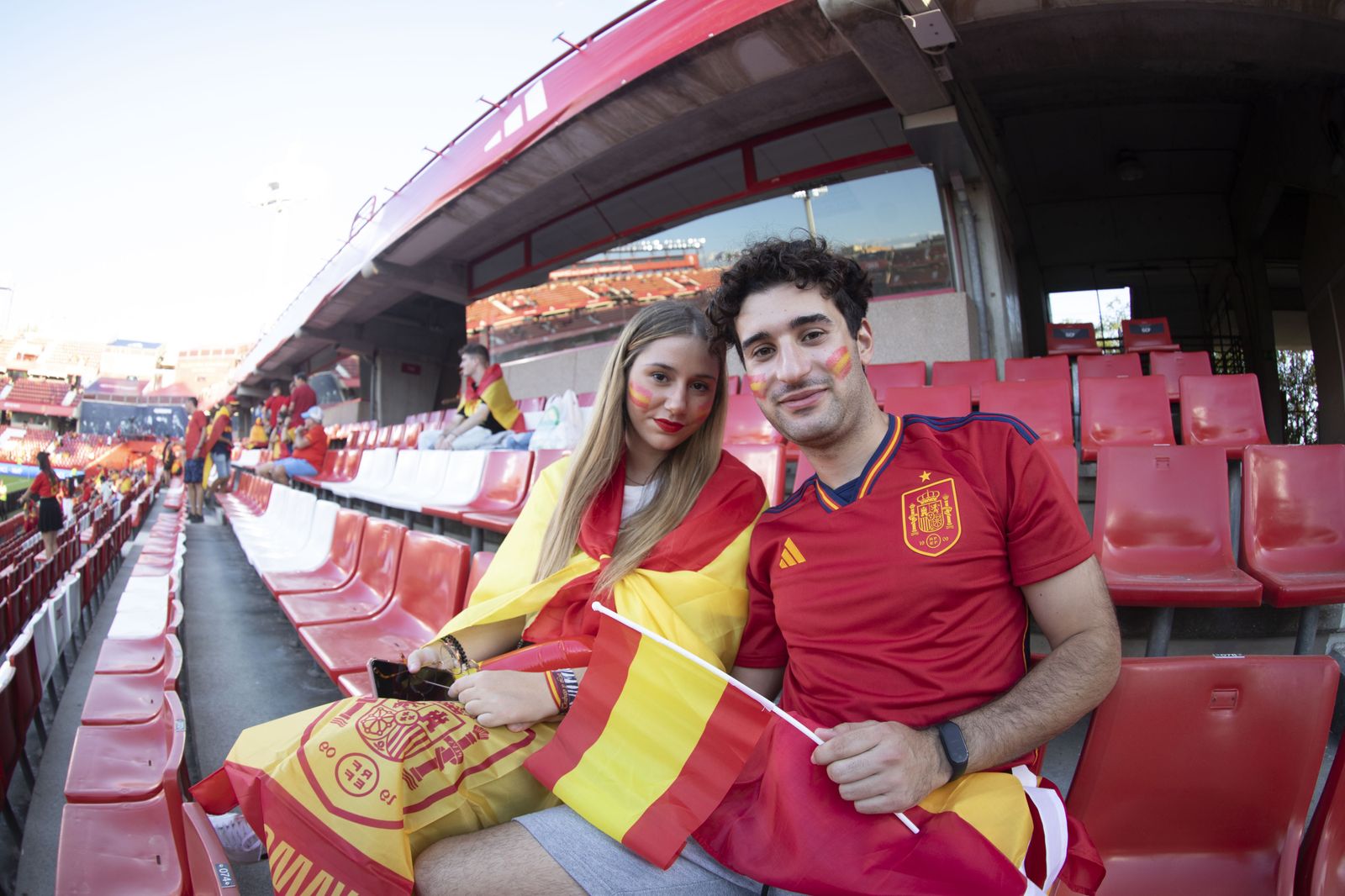 Así fue el ambiente en Los Cármenes del partido España-Chipre