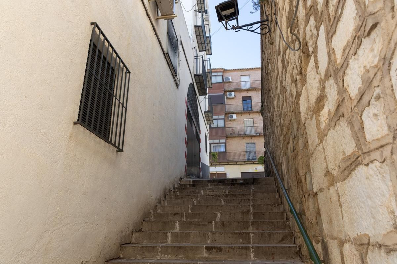 ¿Qué secretos esconde la calle más estrecha de Jaén?