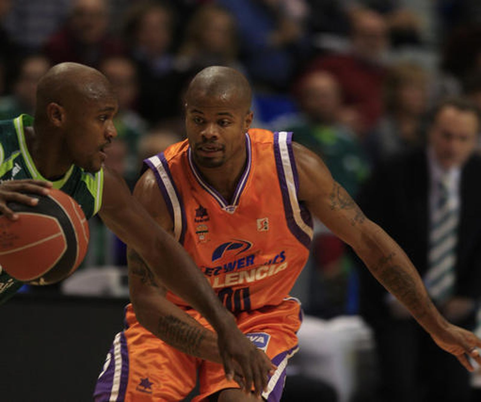 El Unicaja pierde contra el Power Electronics (64-70) y se aleja de la Copa del Rey

Los de Aíto lo intentaron hasta el final, pero la precipitación y el mal día en los tiros decantaron el encuentro para los valencianos.

Foto: Sergio Camacho / Agencias