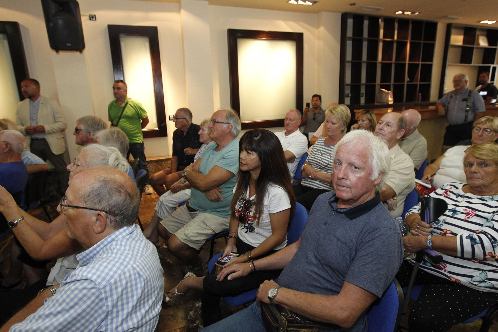 Fotogalería reunión Presidente Junta Andalucía, Juanma Moreno, con dueños viviendas irregulares del Almanzora