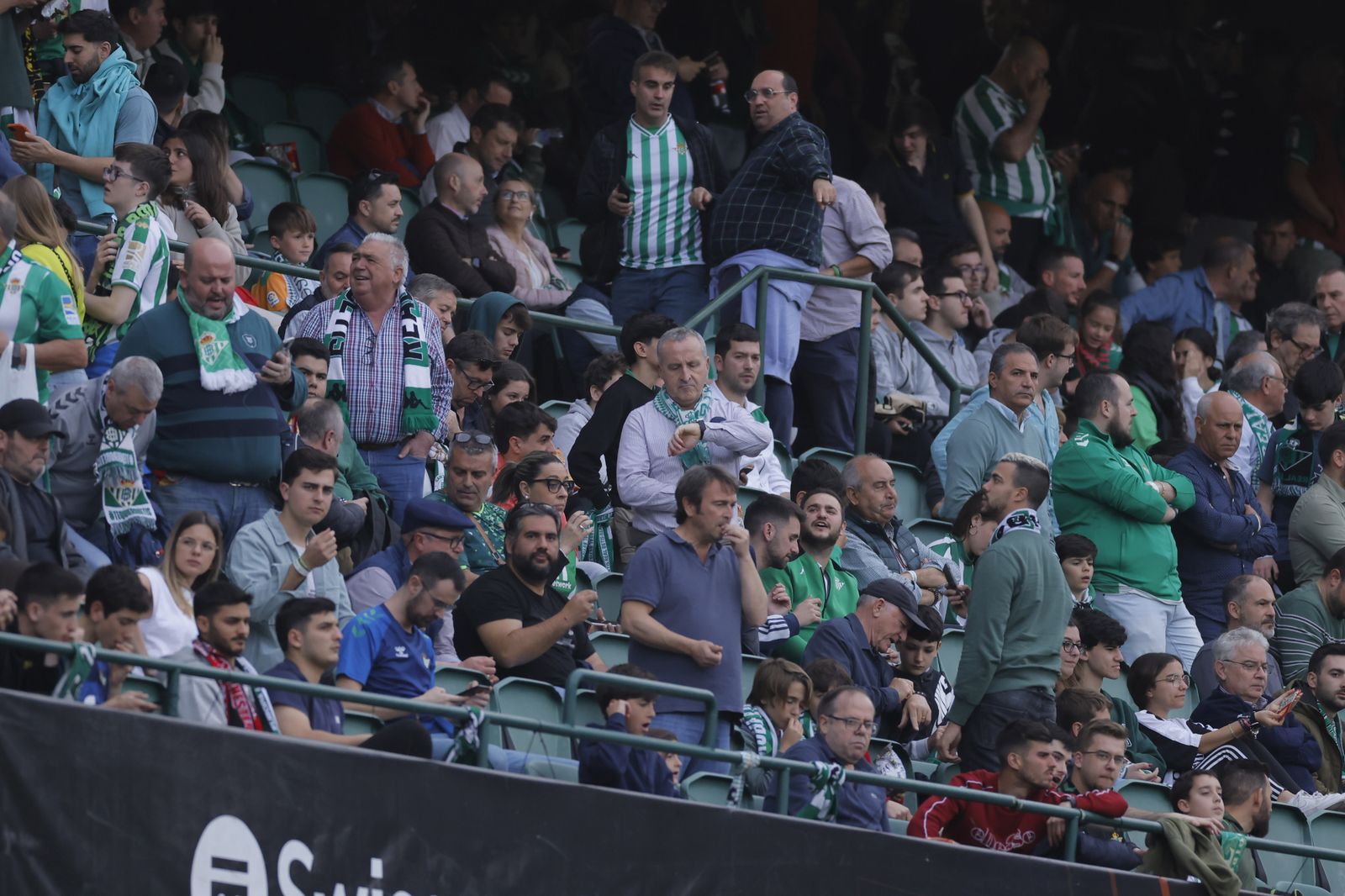 Búscate en las fotos del Betis-Manchester