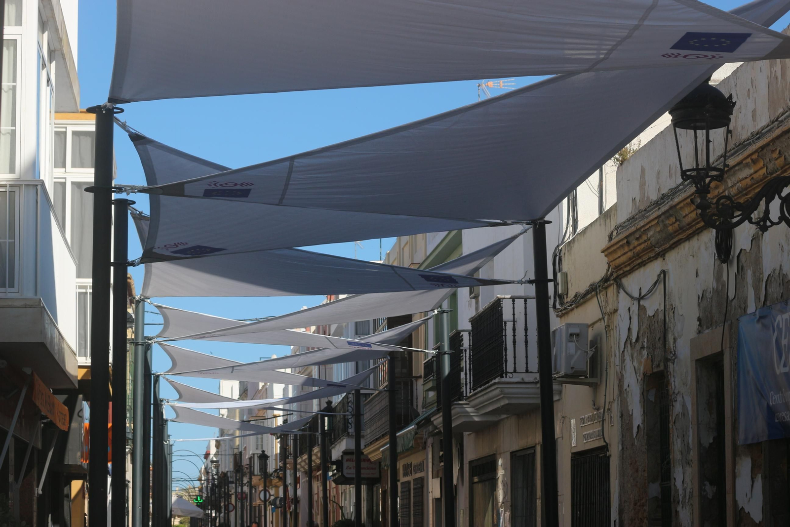 Toldos en la calle De la Plaza de Puerto Real, instalados el pasado año Toldos en la calle De la Plaza de Puerto Real, instalados el pasado año