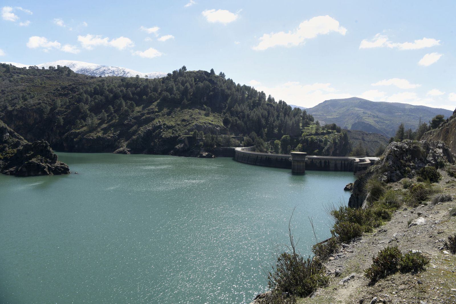 Foto del pantano de Quéntar tras las lluvias de marzo