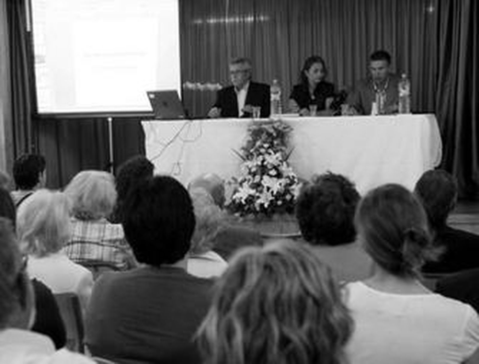 Imagen de la presentación de 'El libro azul', ayer en San Roque.