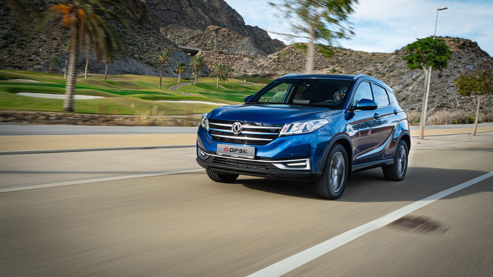 Es un coche confortable. Y se nota. Ahora bien, podría disminuir su huella aerodinámica y, así, rebajar el ruido de esa fuente.