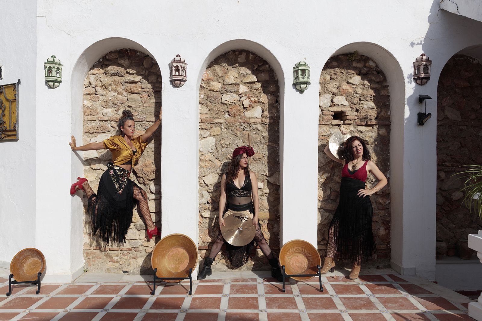 Las tres componentes de Las Poderío que llegan al Apolo.