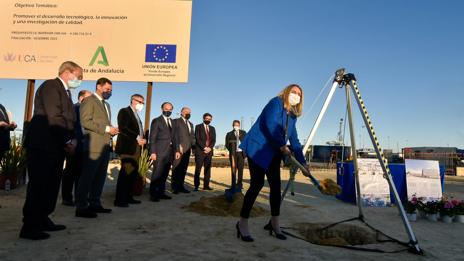 Las fotos del la visita de Juanma Moreno a las obras del Lago maritimo