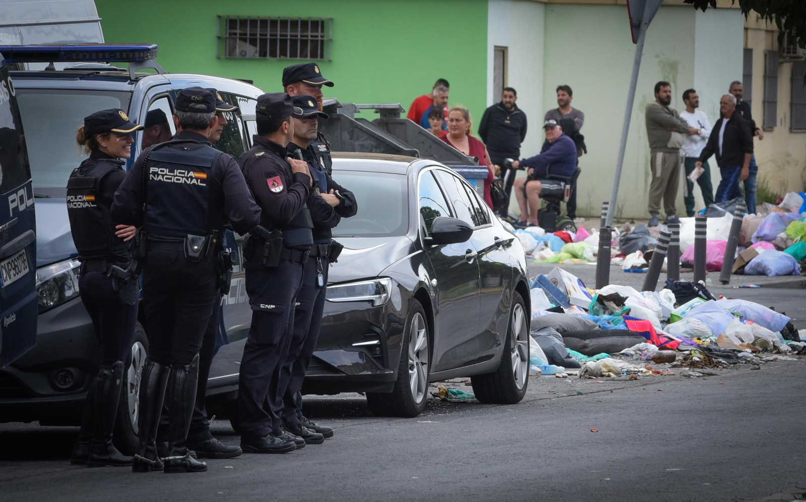 Macrorredada de la Policía Nacional en las Tres Mil Viviendas tras los tiroteos con armas de guerra