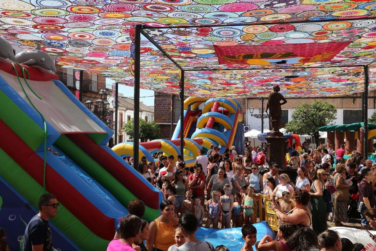 Las mejores imágenes de la fiesta de la Diablilla en Montoro: sustos, diversión y un espectacular tobogán gigante