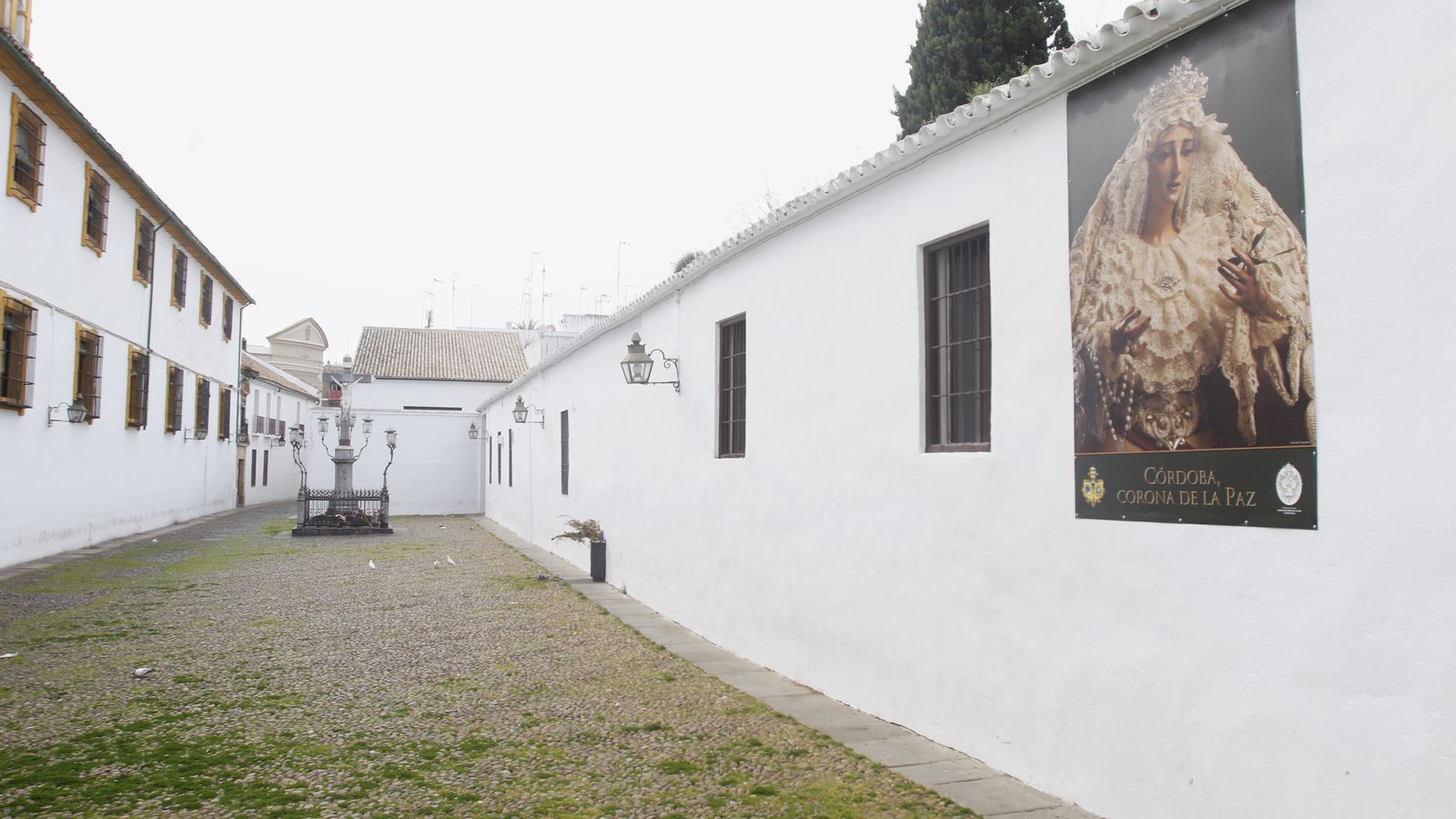 Inusual imagen de la plaza del Cristo de los Faroles en Miércoles Santo.