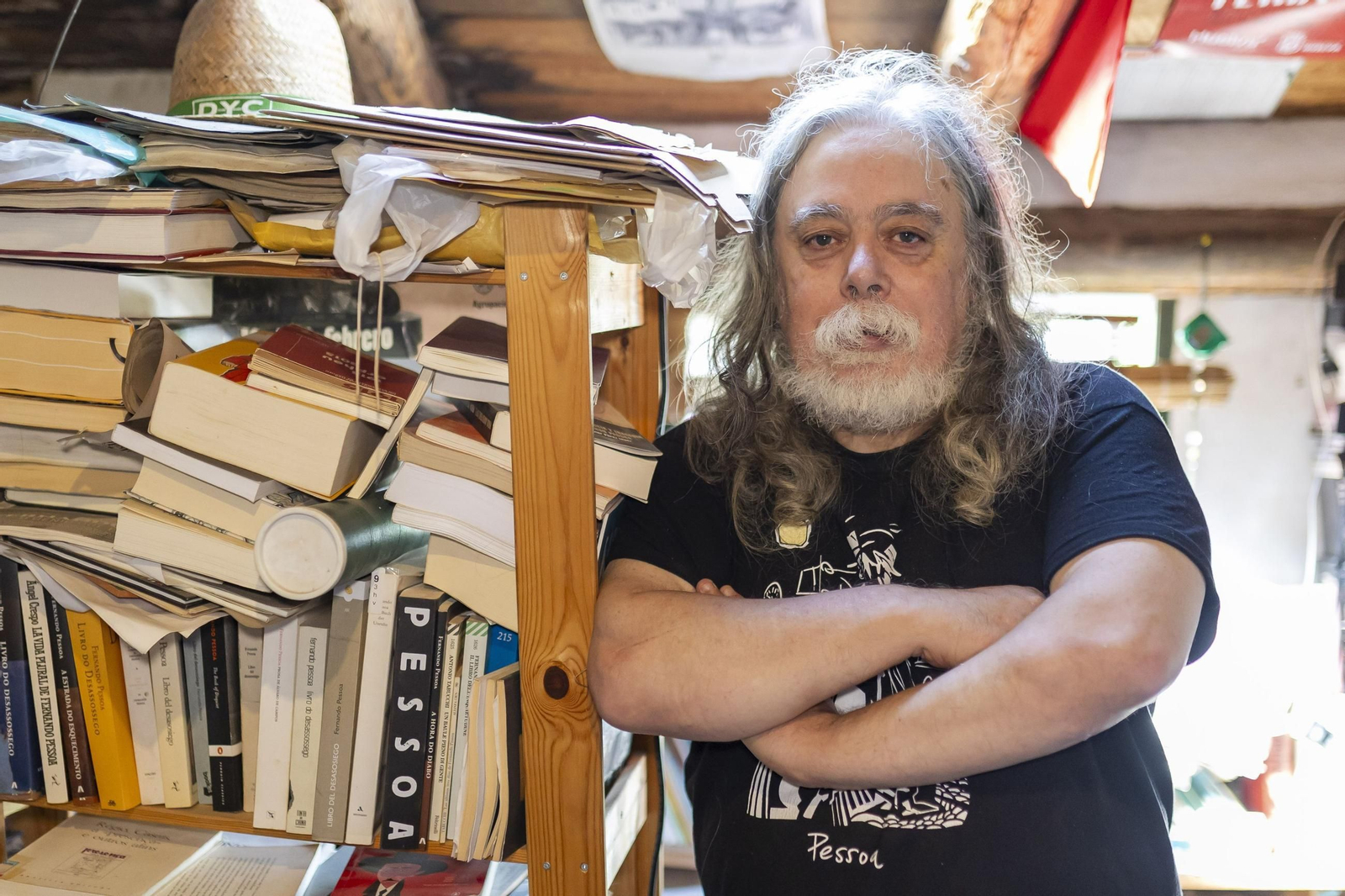 El poeta, relatista, crítico y traductor de Pessoa, Manuel Moya.
