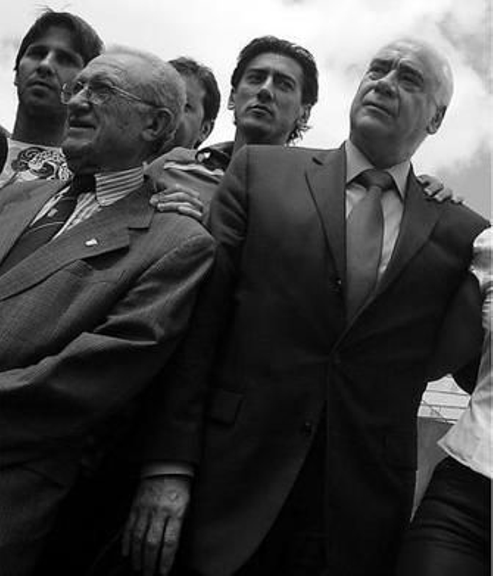 Luciano Alonso, junto a los jugadores azulinos.
