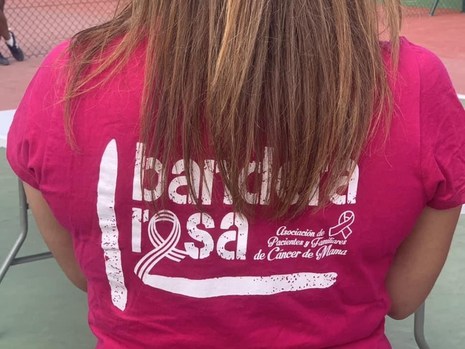 Una camiseta de Bandera Rosa.