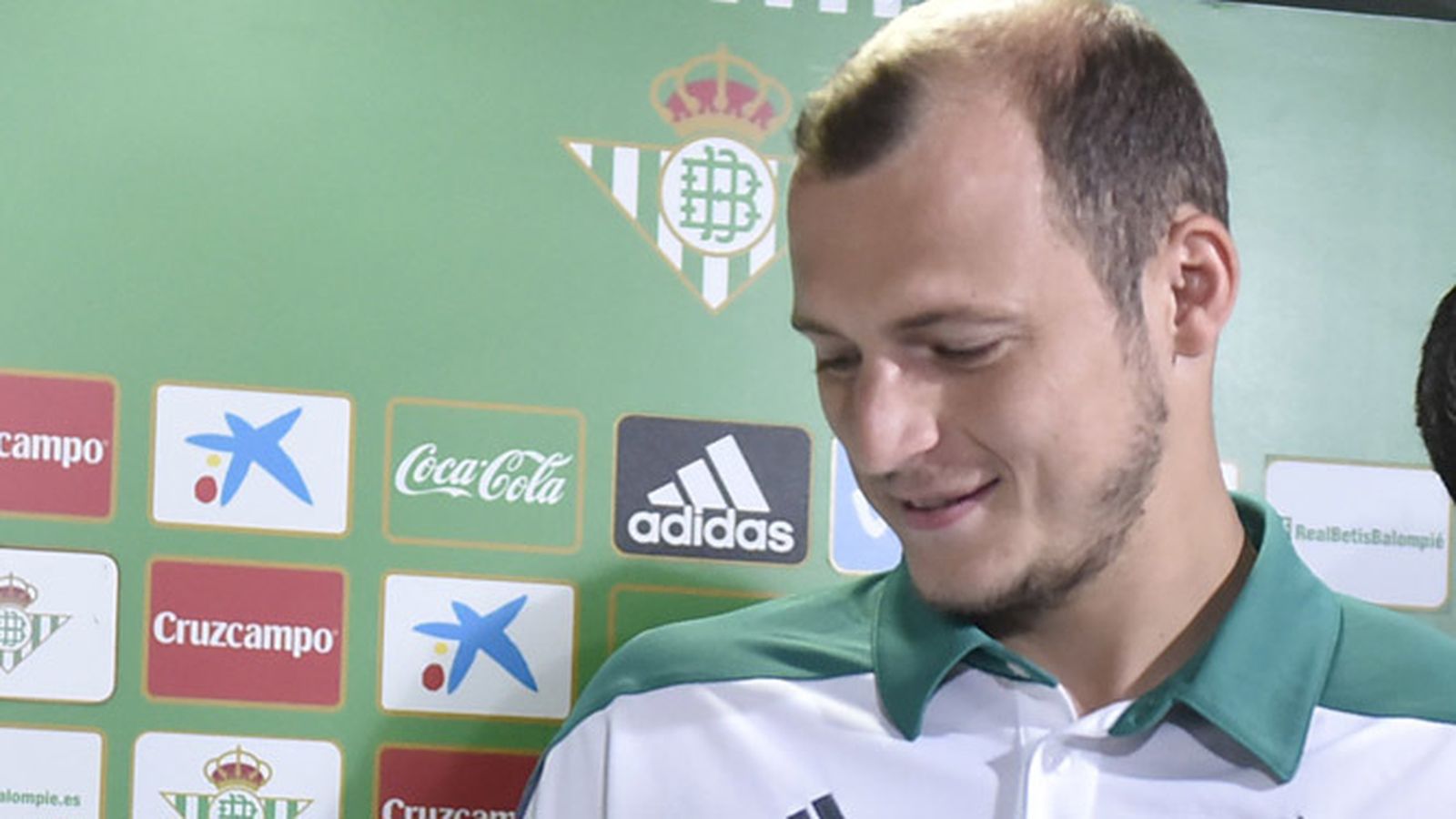 Zozulya en la sala de prensa del Benito Villamarín.