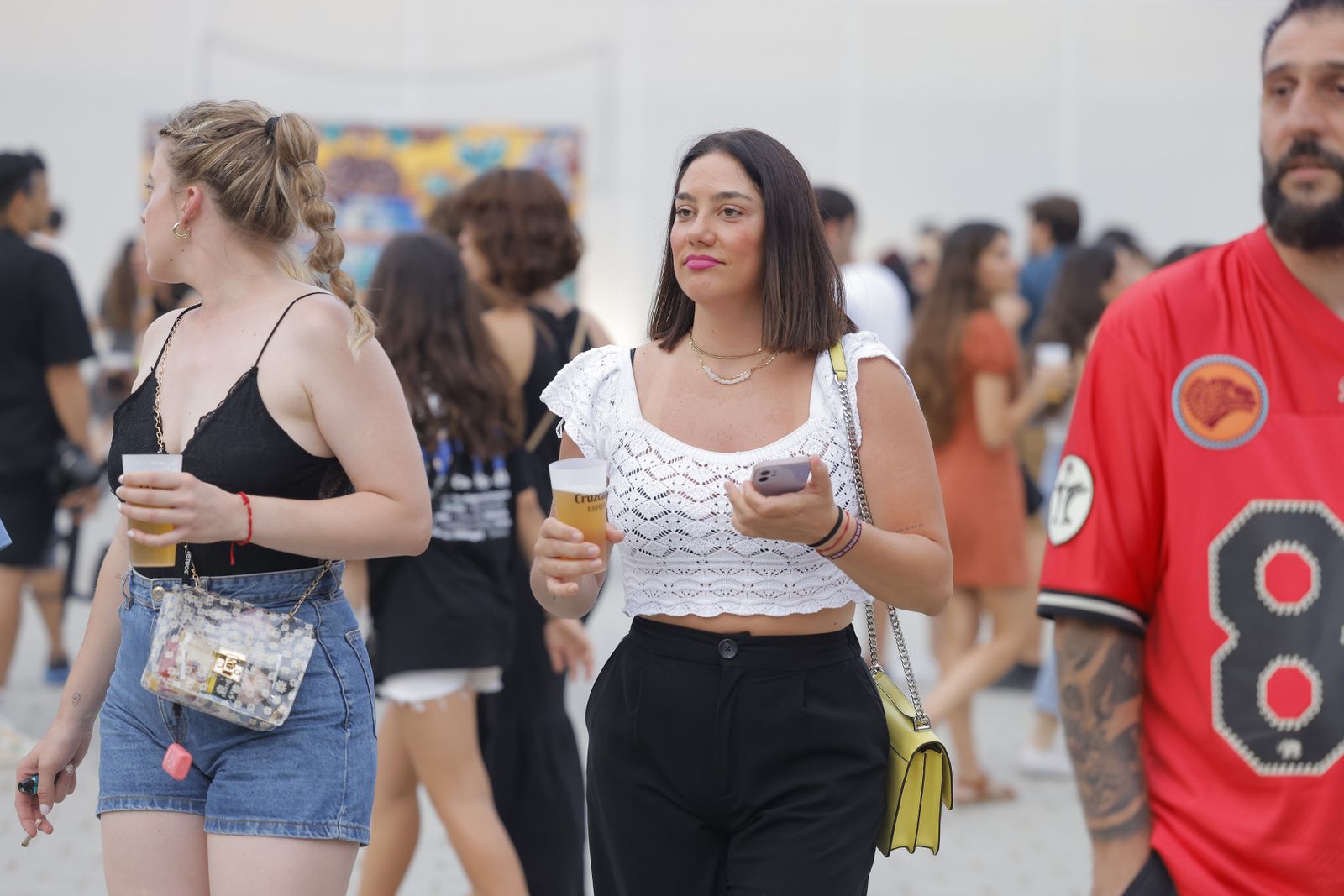 Búscate en las fotos del concierto de Bizarrap