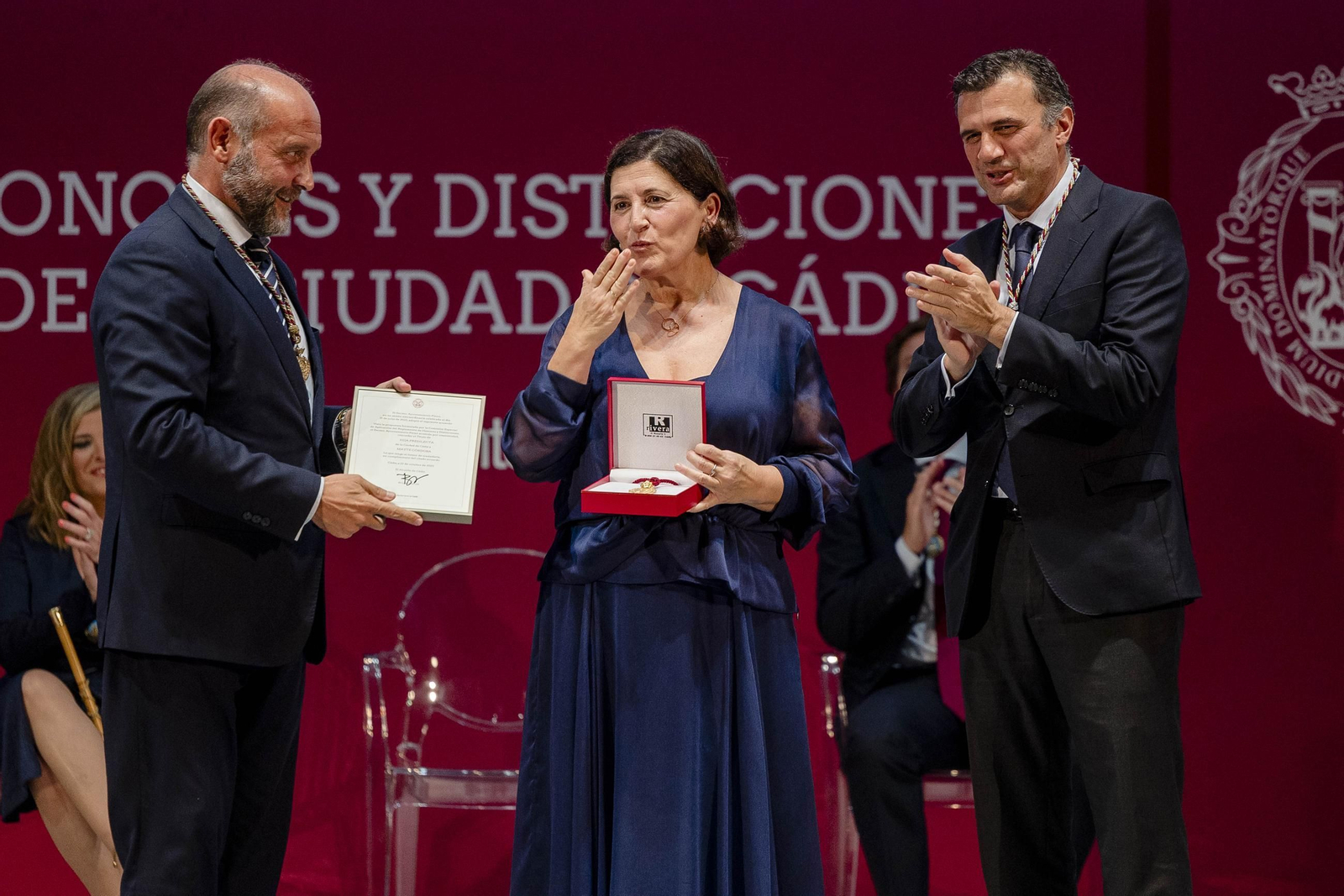 Las imágenes del acto de entrega de los títulos de hijos predilectos y adoptivos y de las medallas de oro de la ciudad.