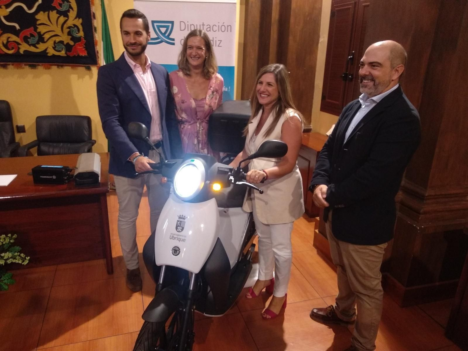 Entrega de motos eléctricas al Ayuntamiento de Ubrique