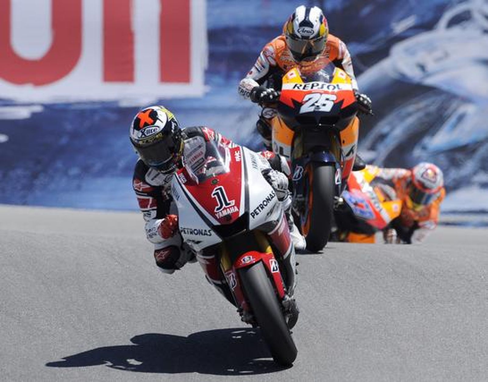 Stoner doblega a Lorenzo y aumenta su ventaja en el mundial

Foto: EFE