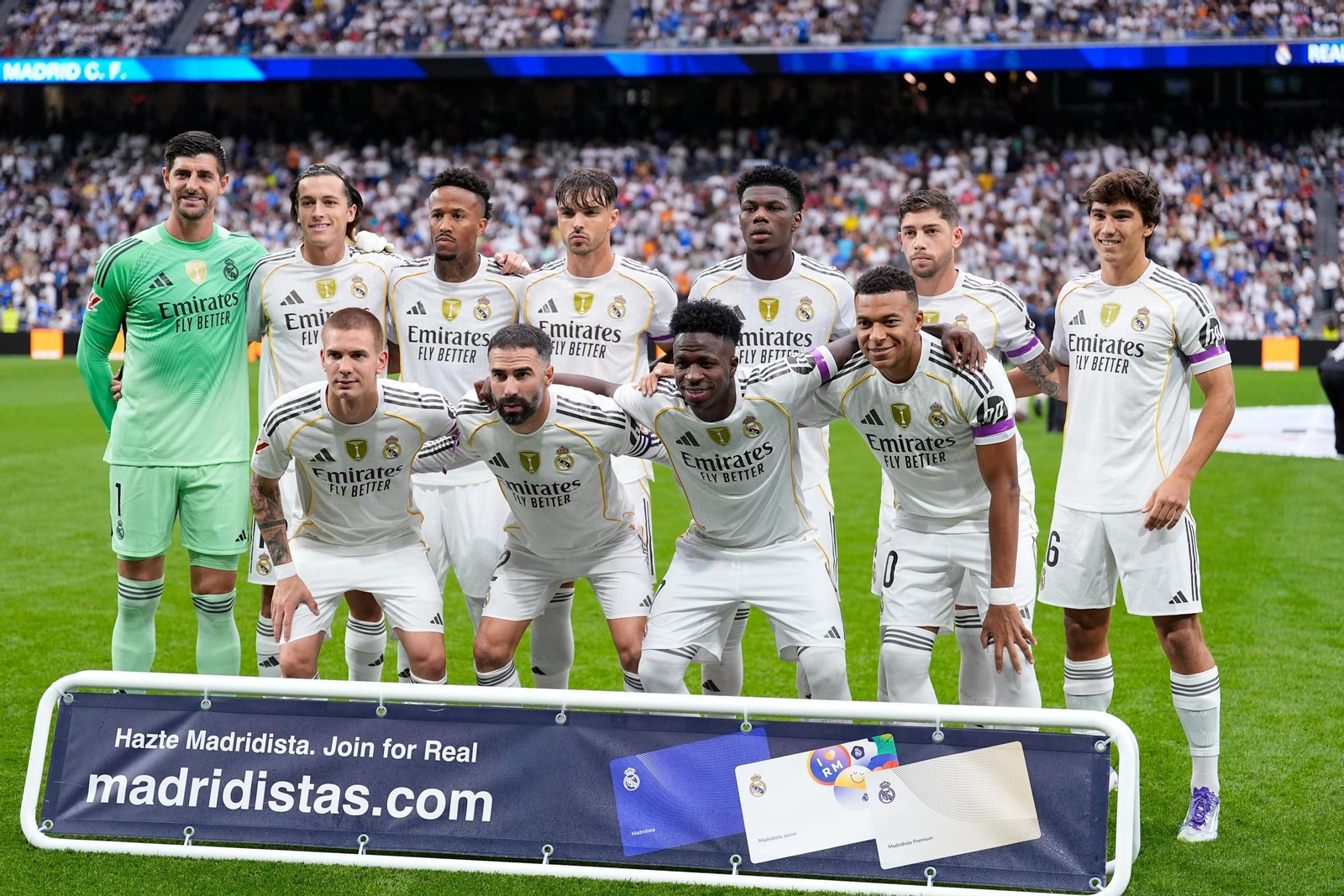EuropaPress_6970678_Players_of_Real_Madrid_CF_pose_for_photo_during_th.jpg