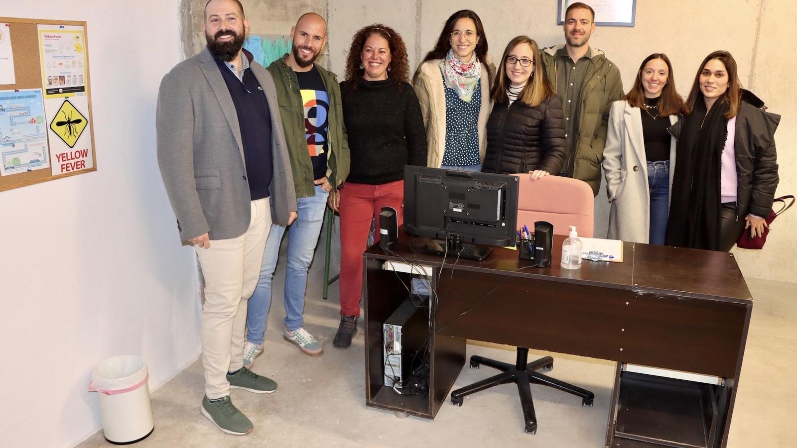 Miguel Pérez Valls acompañado de otros miembros del equipo que ha diseñado el escape-room Miguel Pérez Valls acompañado de otros miembros del equipo que ha diseñado el escape-room