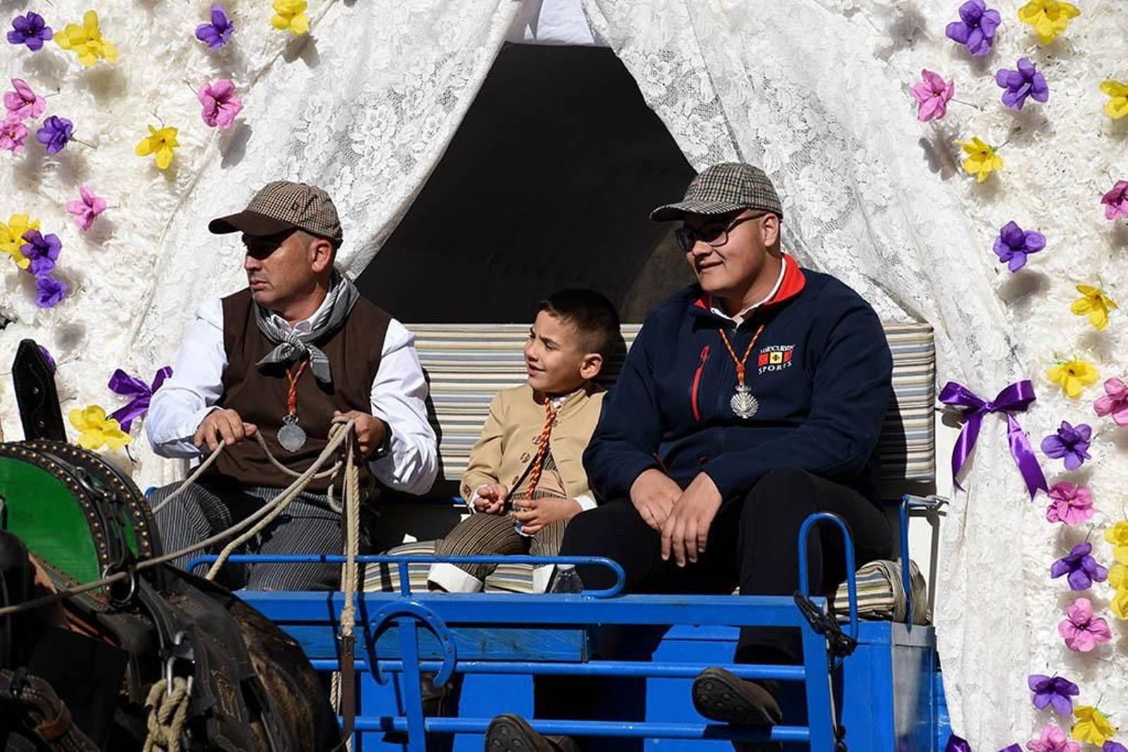 Las mejores imágenes de los peregrinos en la salida de Emigrantes