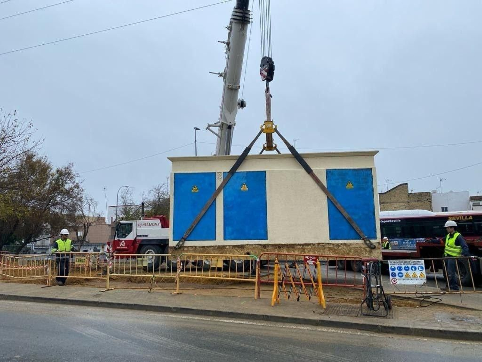 Imagen de archivo de la instalación de un centro de transformación