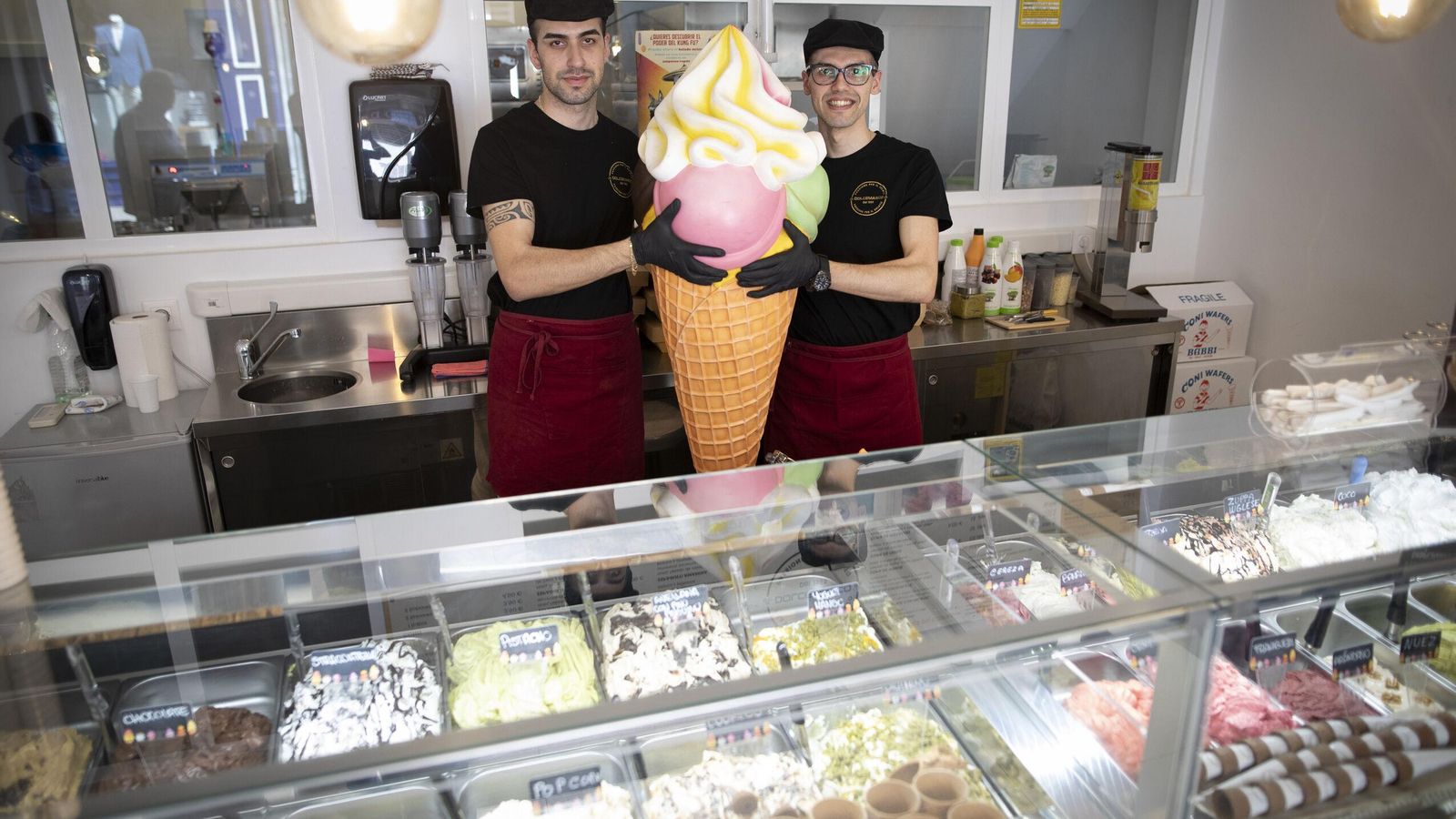 Dennis Dolcemasco y su hermano Marco.