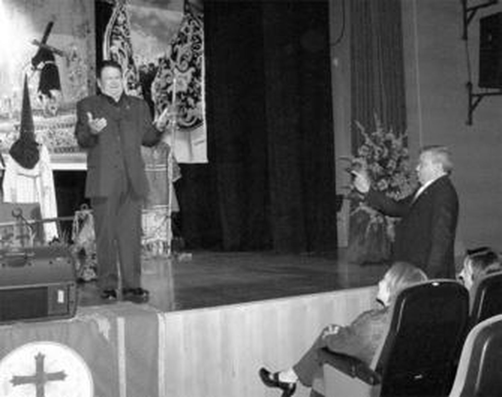 Antonio de Patrocinio y Francisco Alcalde interpretan una saeta cuartelera.