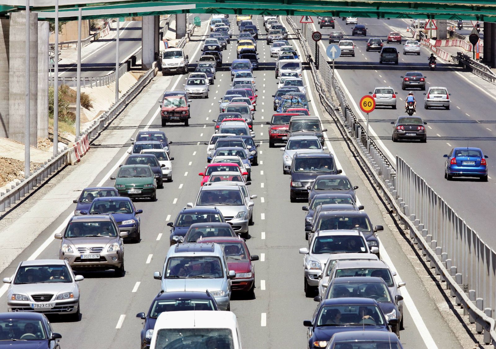 Una imagen de archivo de una retención de tráfico en la provincia.