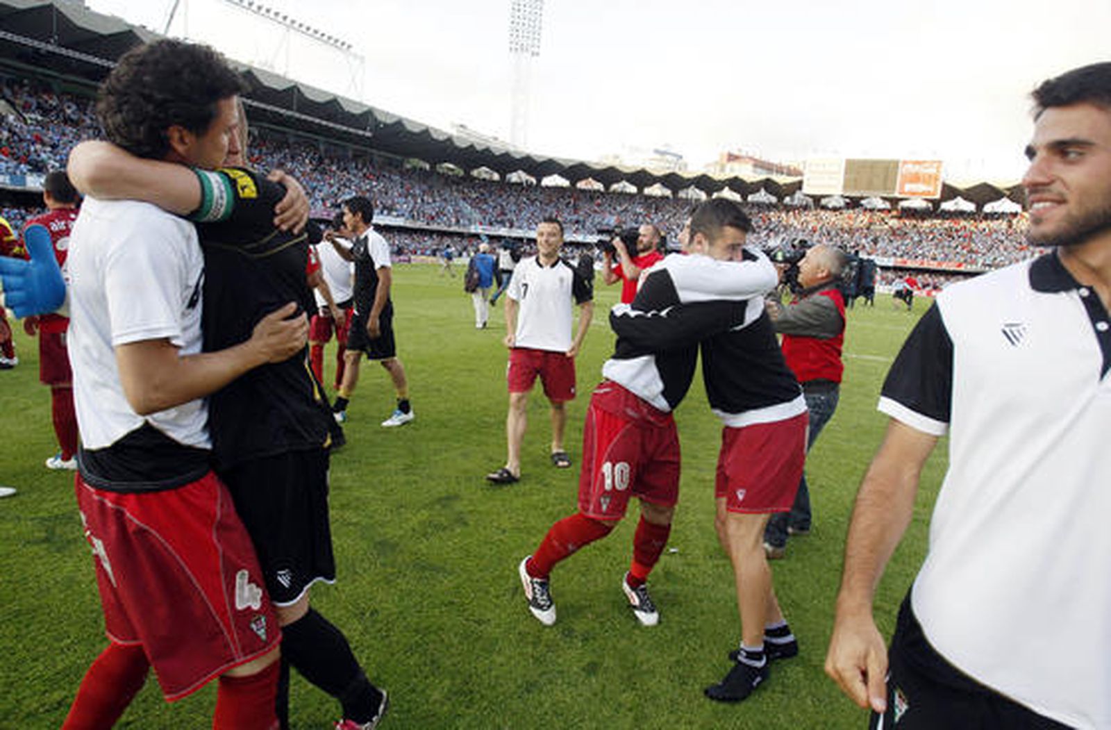 El Córdoba se clasifica para los 'play off' tras empatar sin goles con el Celta.

Foto: LOF