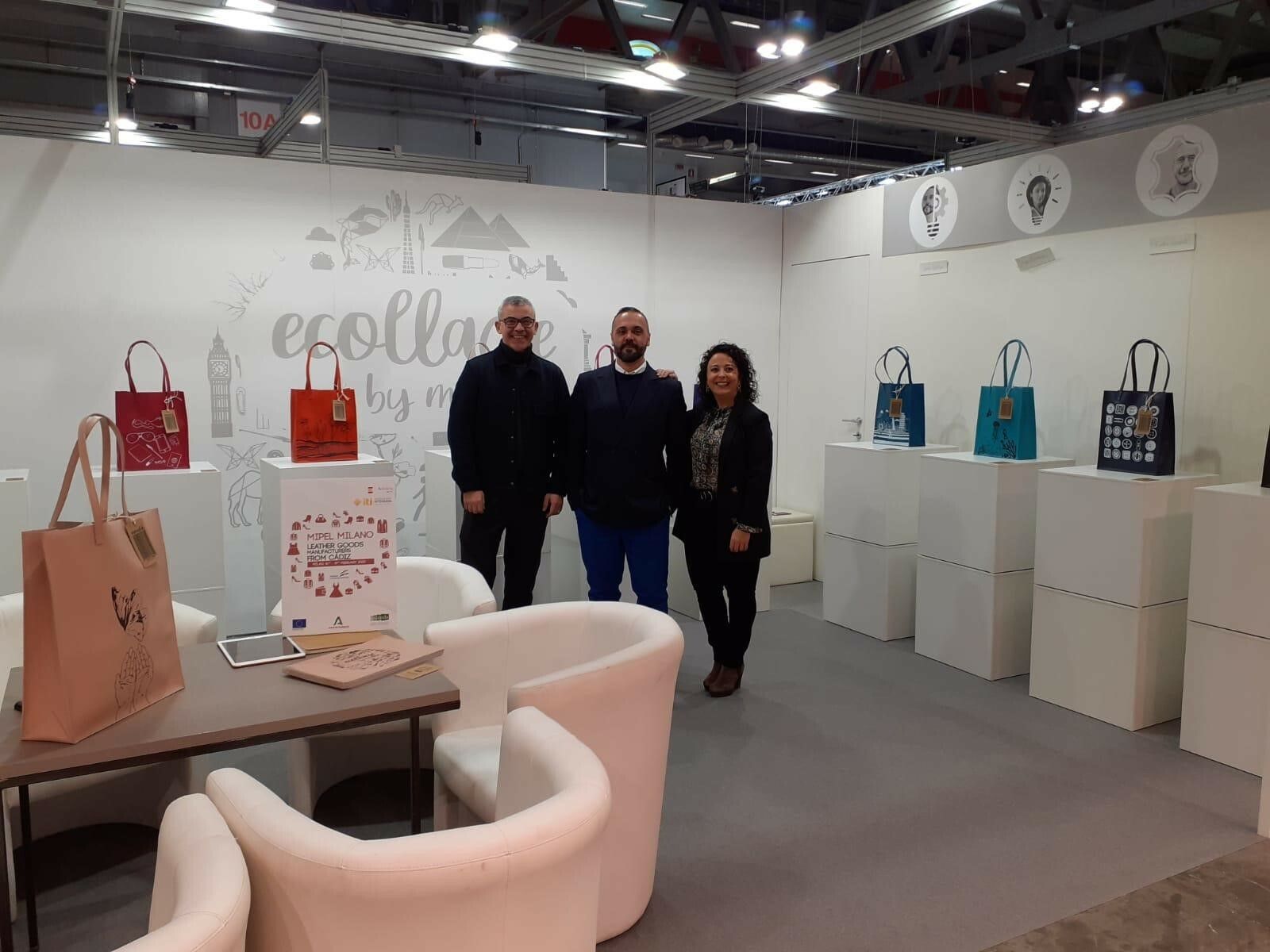 Mauro Dimolfetta, director comercial de Mipel, con Javier Gallego y Laura Domínguez