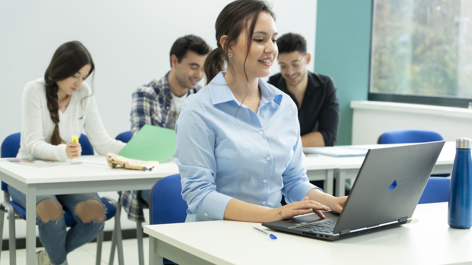 Alumnos en las aulas de Cesur