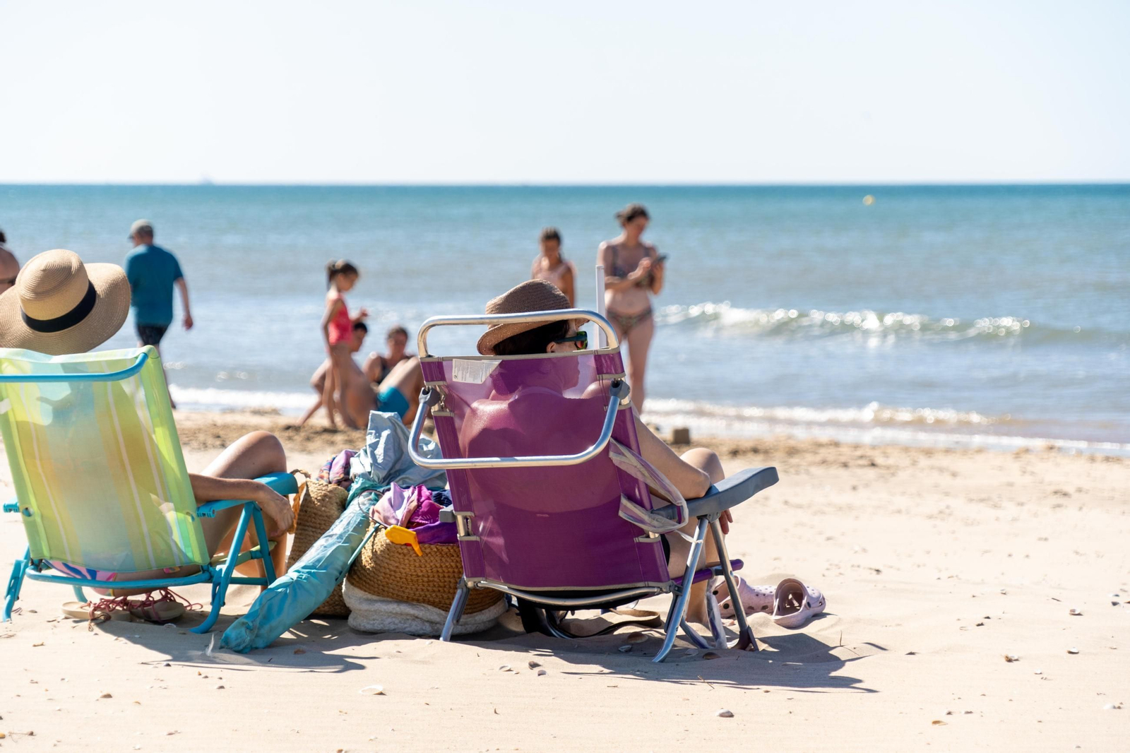 La Playa de la Bota este domingo, soleada, viva&nbsp;y&nbsp;con&nbsp;brisa