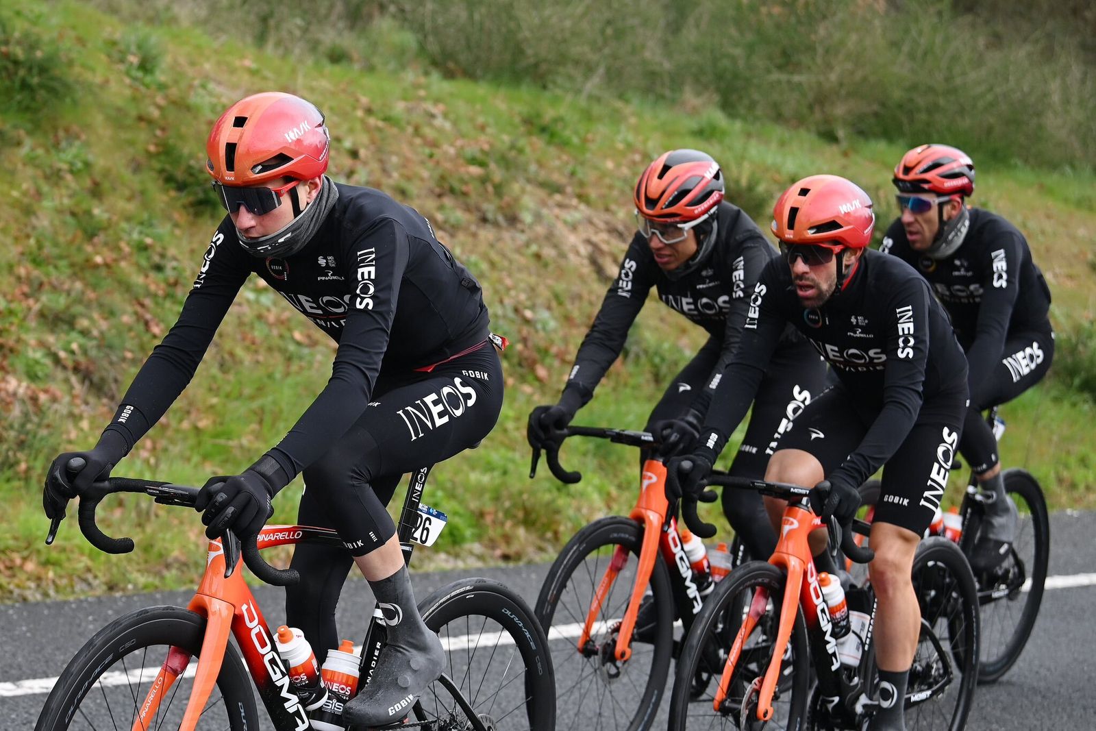Carlos Rodríguez junto a su equipo Ineos en una prueba anterior.