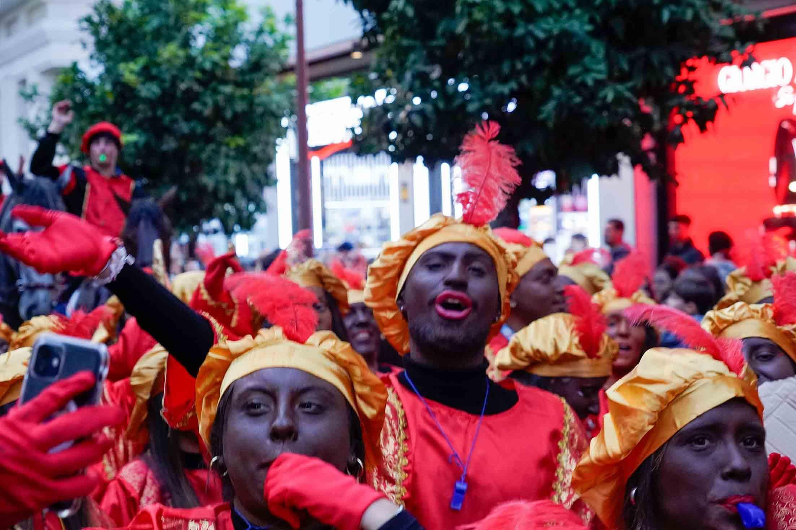 Imágenes de la Cabalgata de los Reyes Magos en Huelva