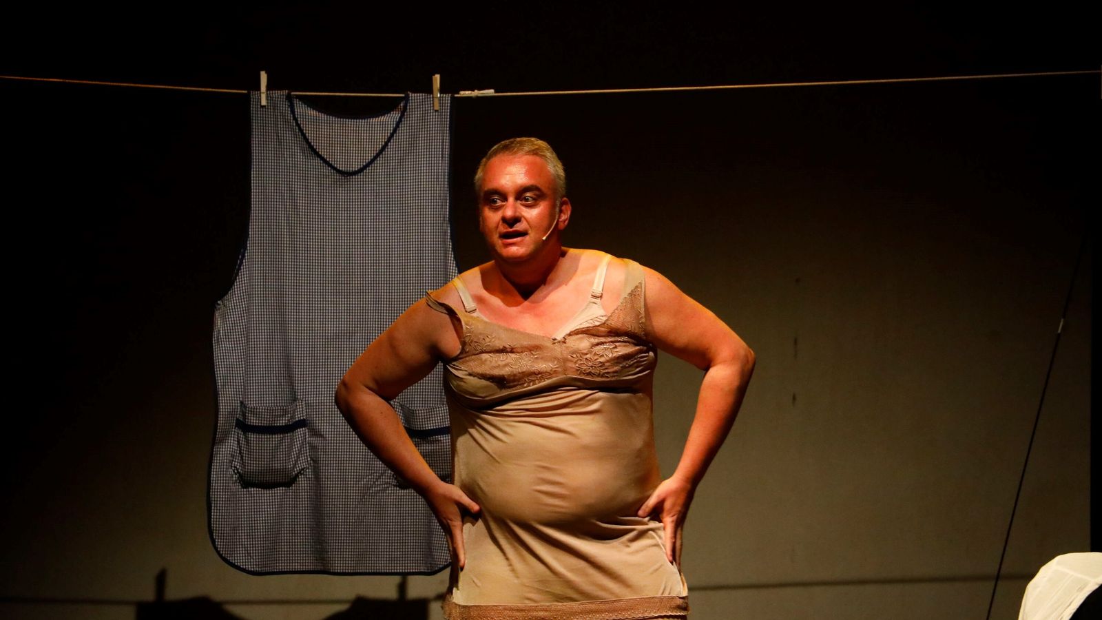 Raúl Tirado, en un momento de la obra en la Sala Orive de Córdoba.