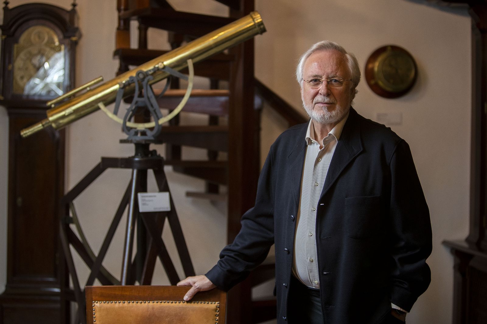 Enrique Montiel, en el Real Observatorio de la Armada de San Fernando.