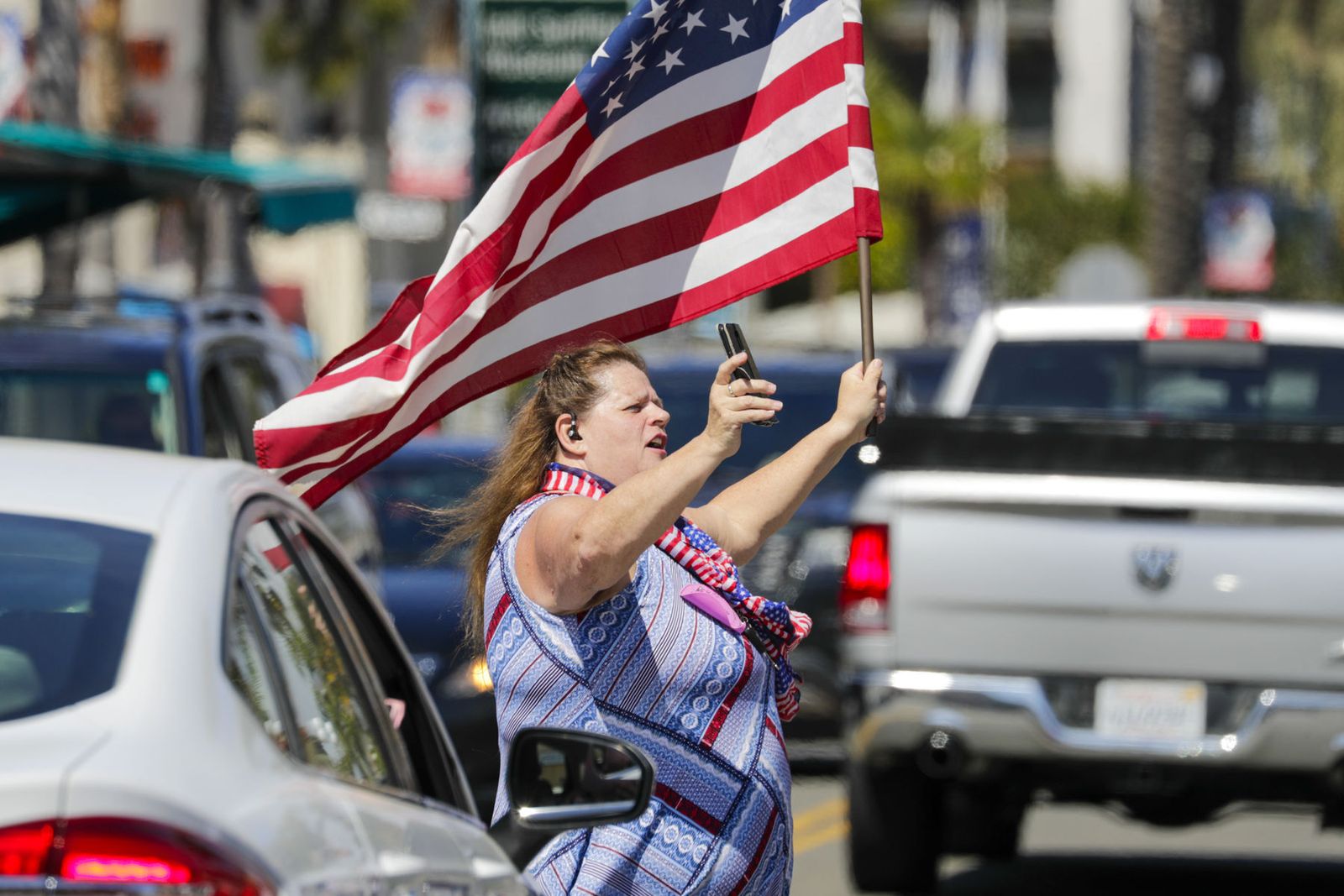 Protestas en California contra la paralización de la economía por la pandemia.