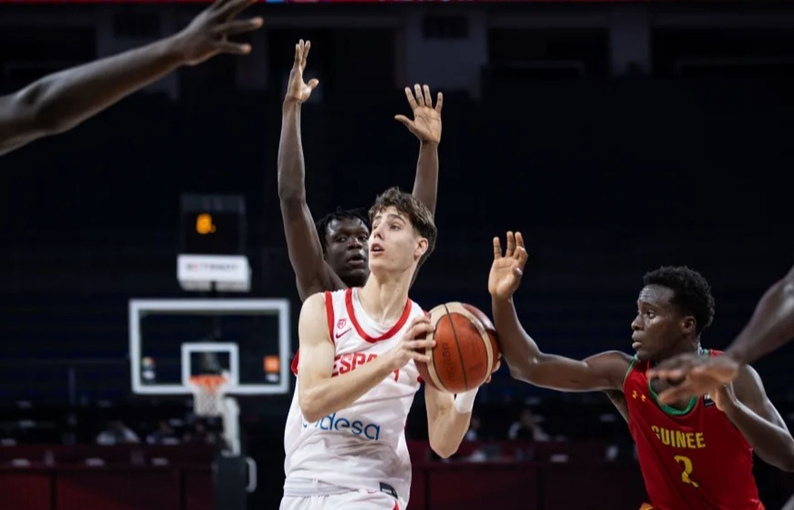 Guille del Pino, 17 puntos ante Guinea para guiar a España sub 17 a cuartos del Mundial