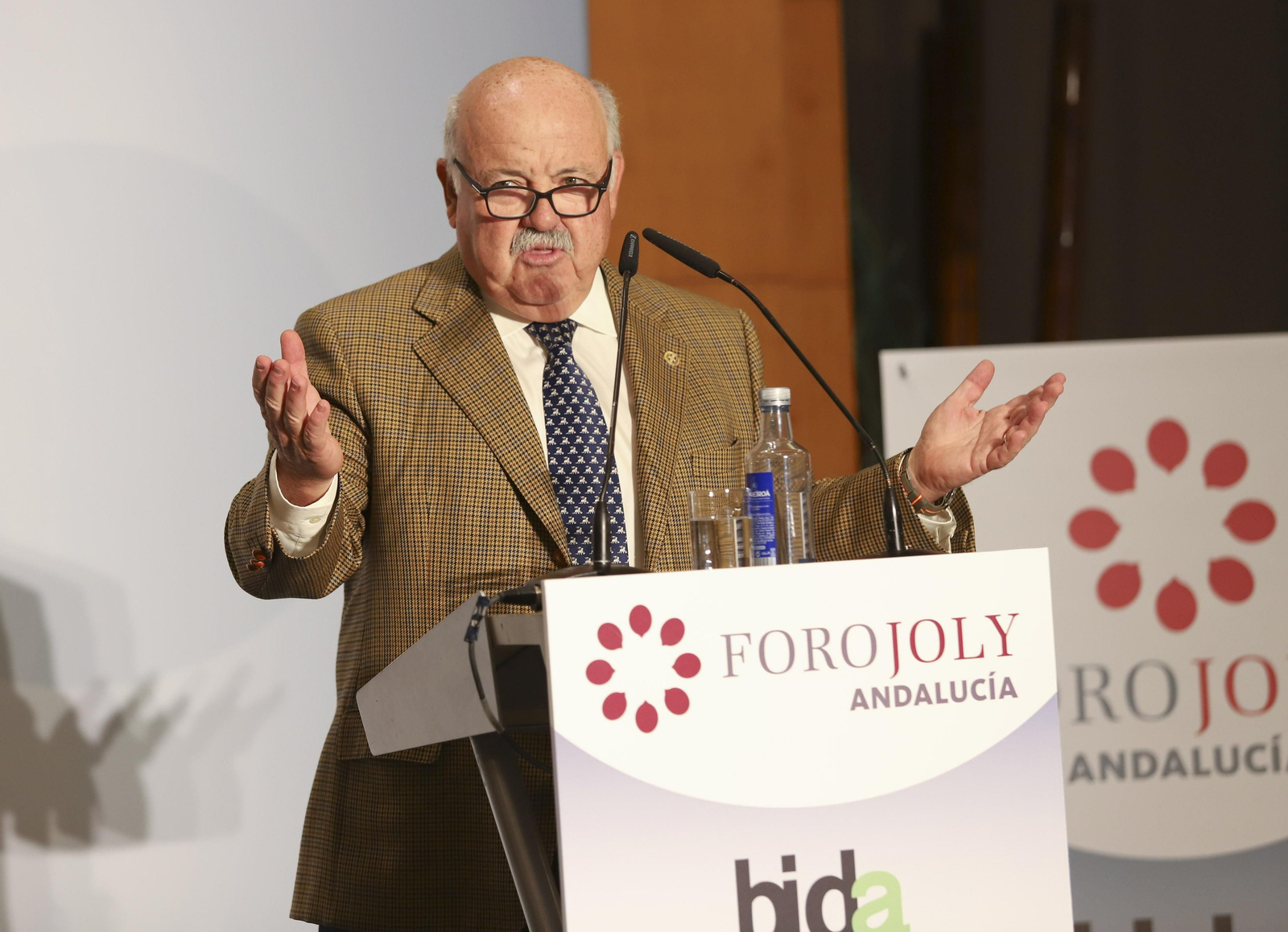 Las fotos del Foro Joly con el consejero de Salud, Jesús Aguirre