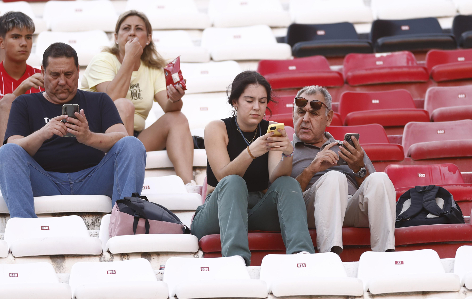 Búscate en las fotos del Sevilla-Athletic