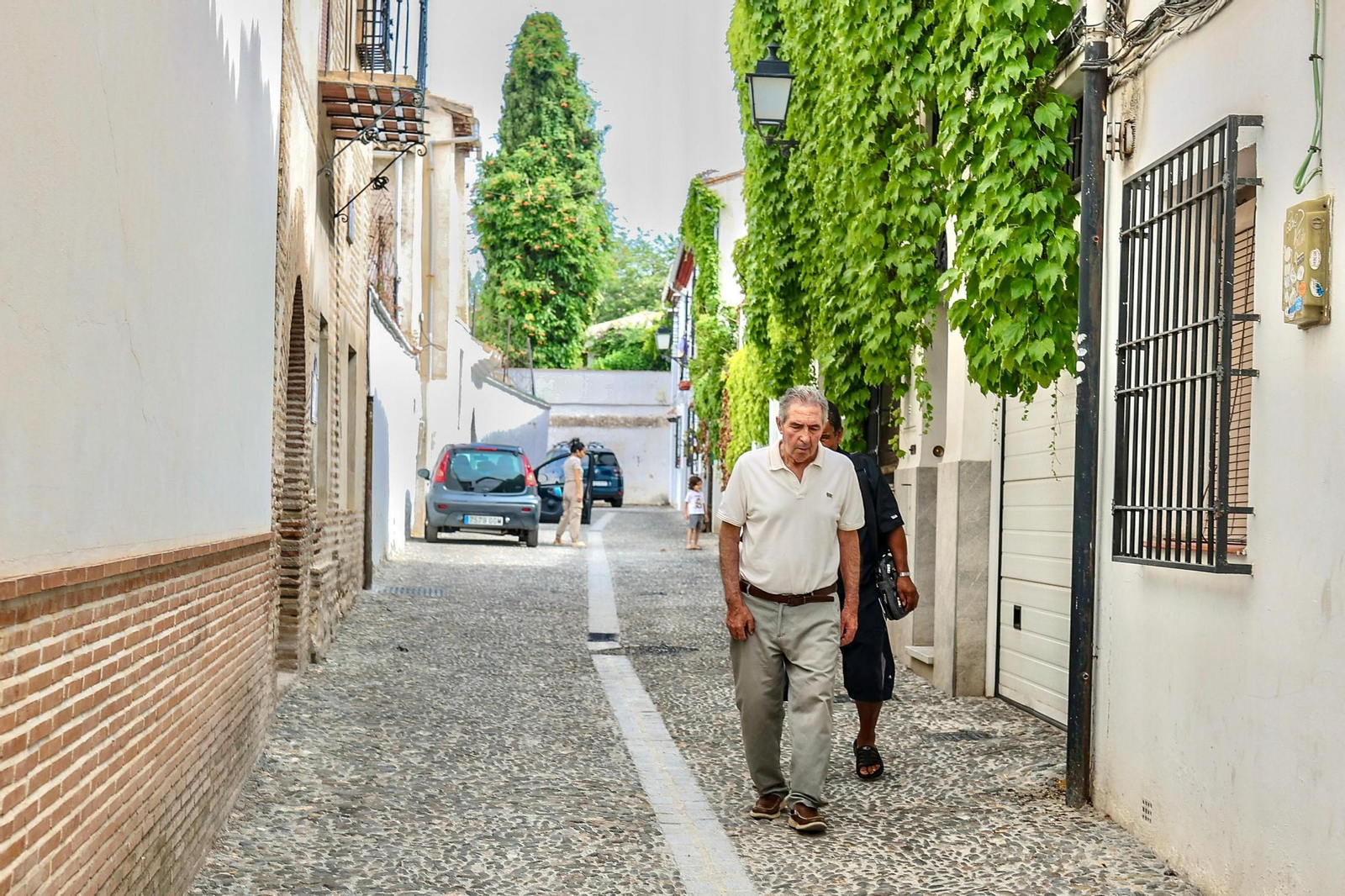 Las intervenciones han mantenido el tradicional empedrado del barrio.