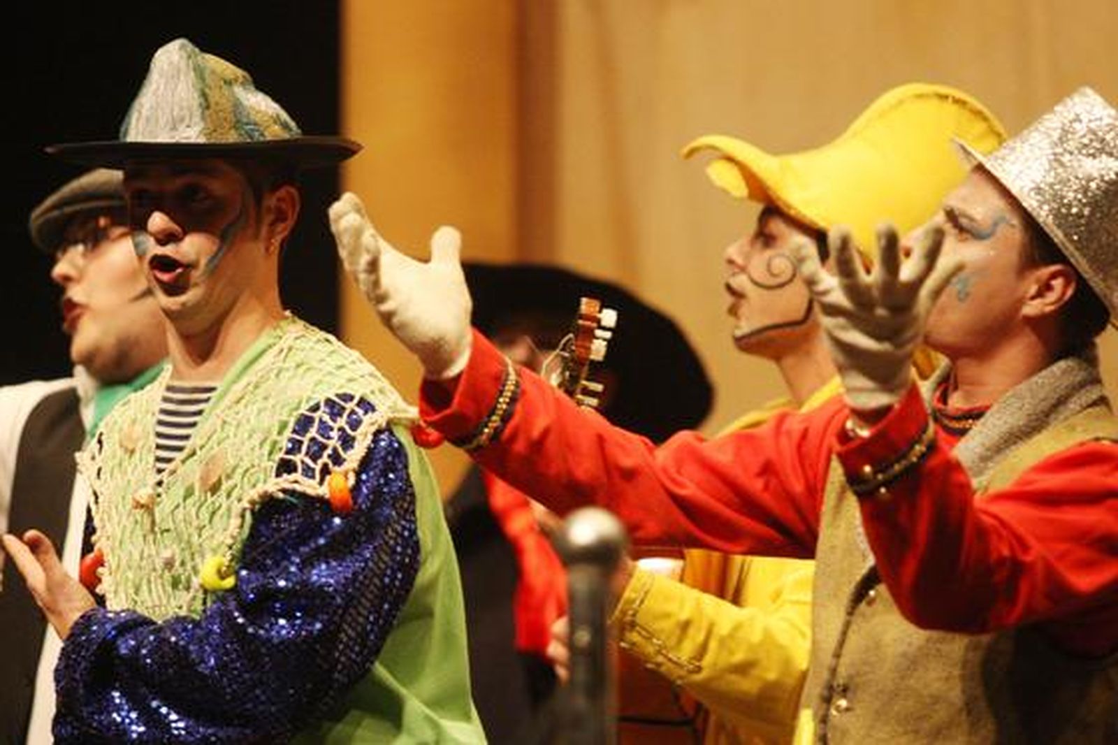 La comparsa de Algeciras 'El desván del Carnaval'

Foto: Paco Guerrero