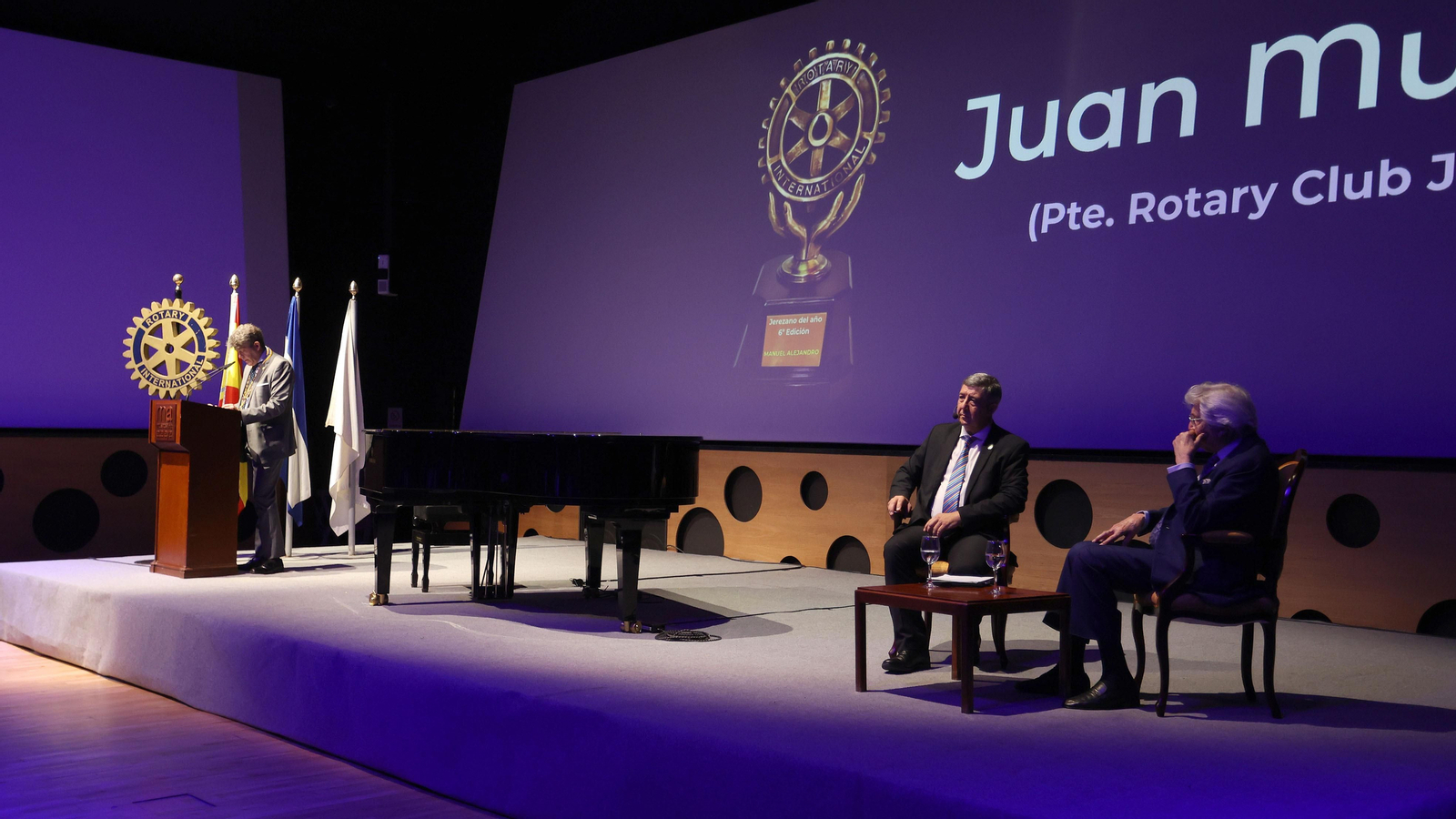 Manuel Alejandro recibe el premio Jerezano del Año del Rotary Club Jerez