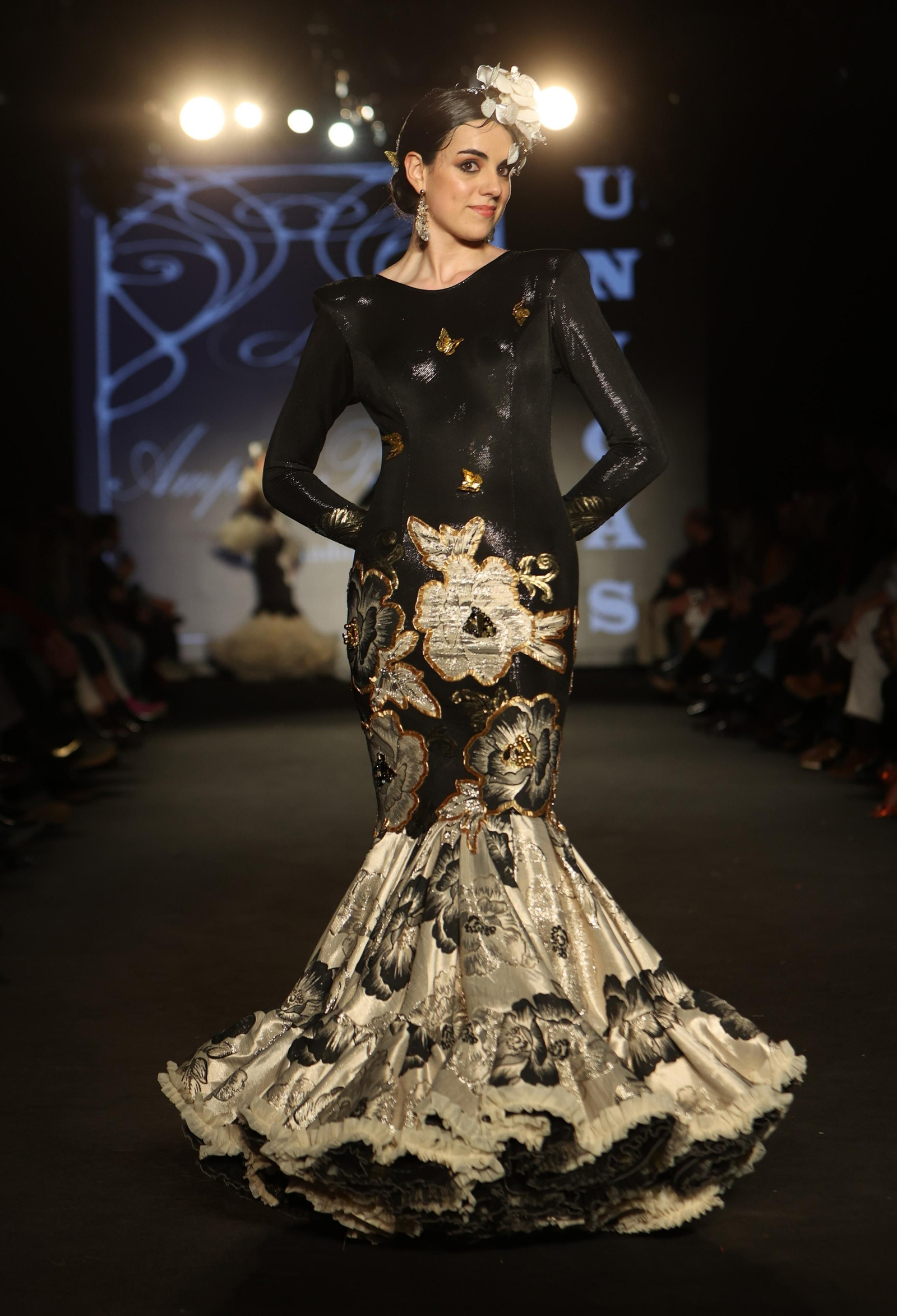 El elegante desfile de la diseñadora malagueña Amparo Pardal en We Love Flamenco 2023