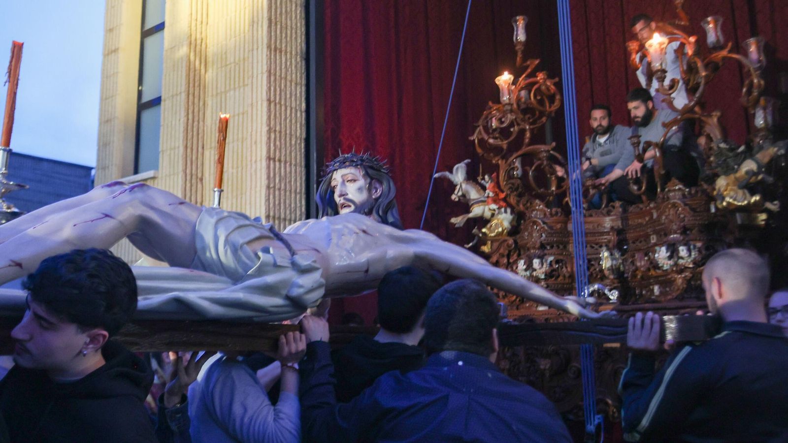 Así vivió Granada la Entronización del Santísimo Cristo de la Redención 2025