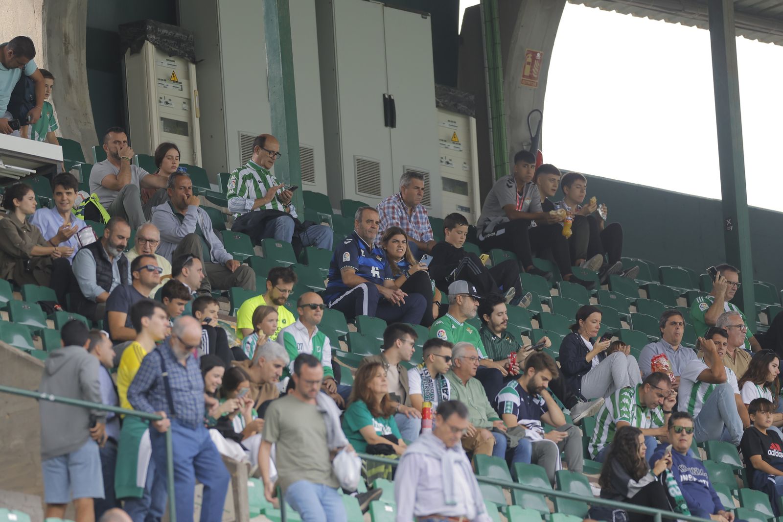 Búscate en las fotos del Betis-Osasuna