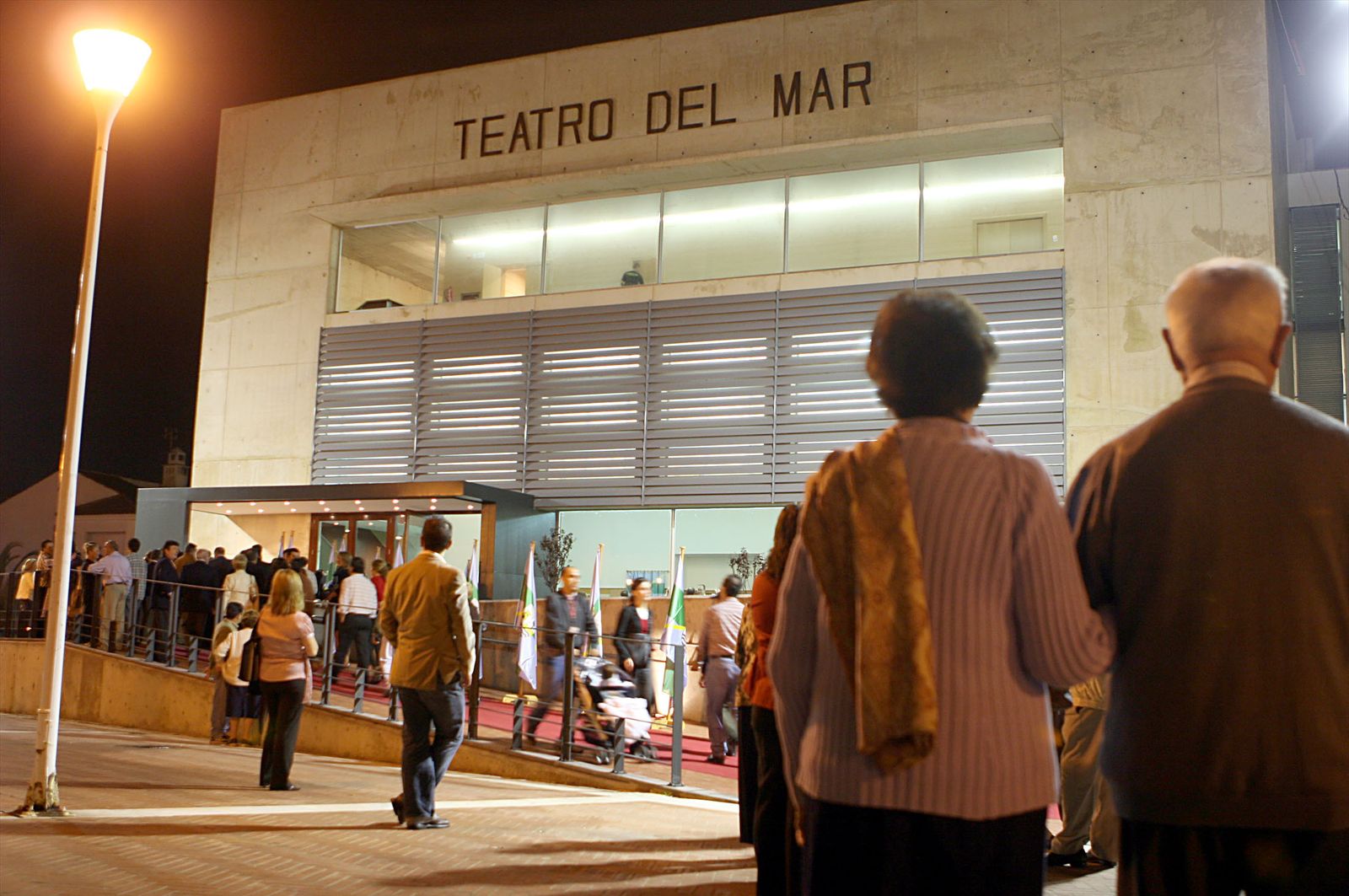 Fachada del teatro de la localidad costera.
