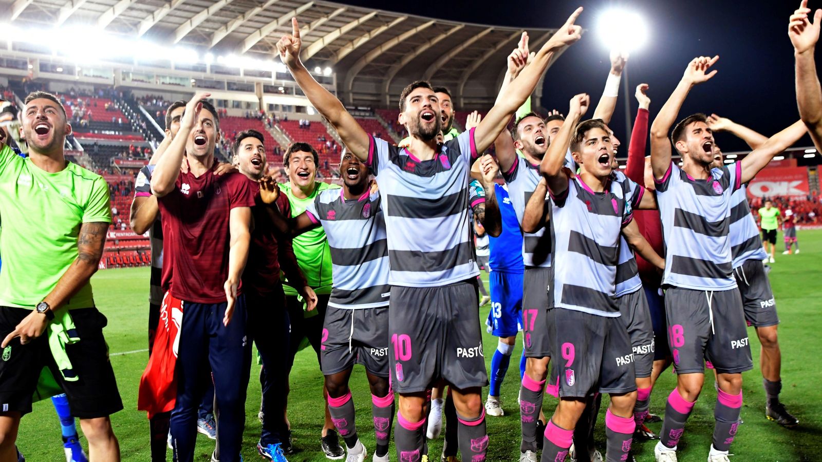 Los jugadores rojiblancos disfrutaron junto a su afición.