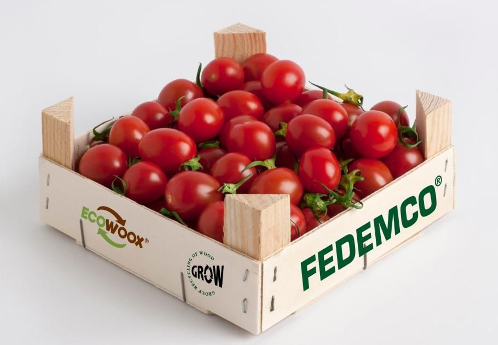 Caja de madera de tomates cherry.